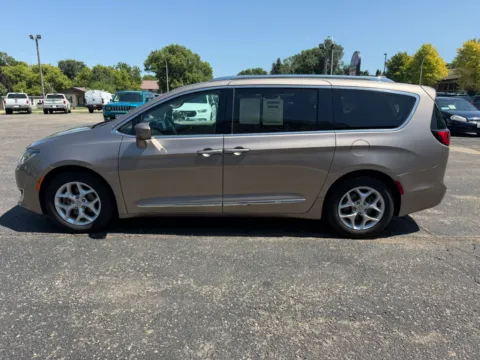 More photos of 2018 Chrysler Pacifica Touring L Plus at B & B Auto Sales, SD