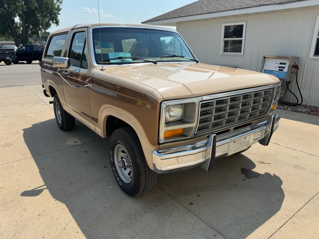 Beige 1985 Ford Bronco for sale in Brookings, SD