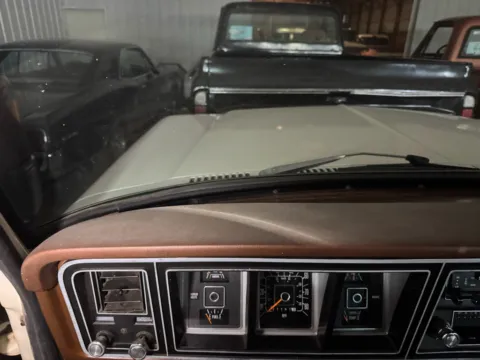 More photos of 1978 Ford F-150 at B & B Auto Sales, SD