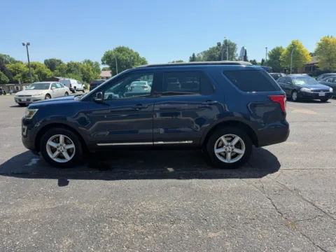 More photos of 2017 Ford Explorer XLT at B & B Auto Sales, SD