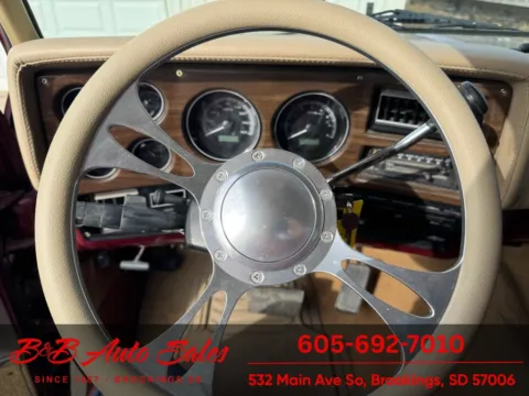 More photos of 1982 GMC C1500 Shortbox at B & B Auto Sales, SD