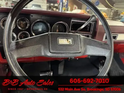 More photos of 1985 GMC K1500 4x4 at B & B Auto Sales, SD