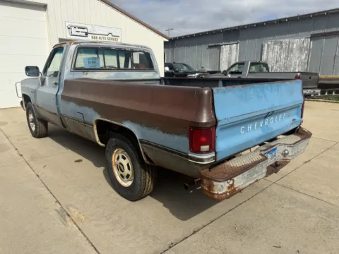 More photos of 1986 Chevrolet K20 at B & B Auto Sales, SD