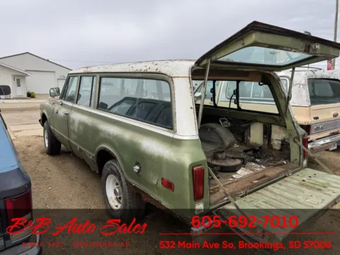 More photos of 1972 Chevrolet Suburban at B & B Auto Sales, SD