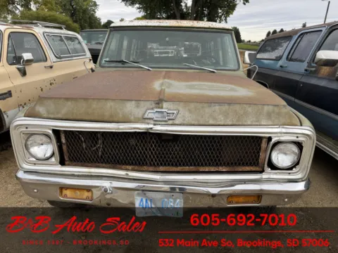 Photos of 1972 Chevrolet Suburban for sale in Brookings, SD at B & B Auto Sales