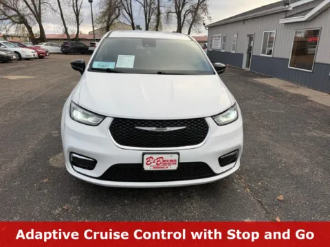 Another view of 2025 Chrysler Pacifica Select for sale in Brookings, SD at B & B Auto Sales