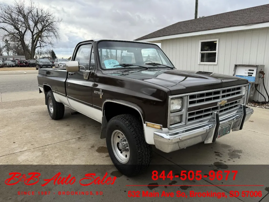 コラントツテ　シルバーブラック　K20 Used 1985 Chevrolet K20 Scottsdale for sale in Brookings, SD at