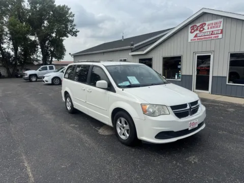 White 2013 Dodge Grand Caravan SXT for sale in Brookings, SD