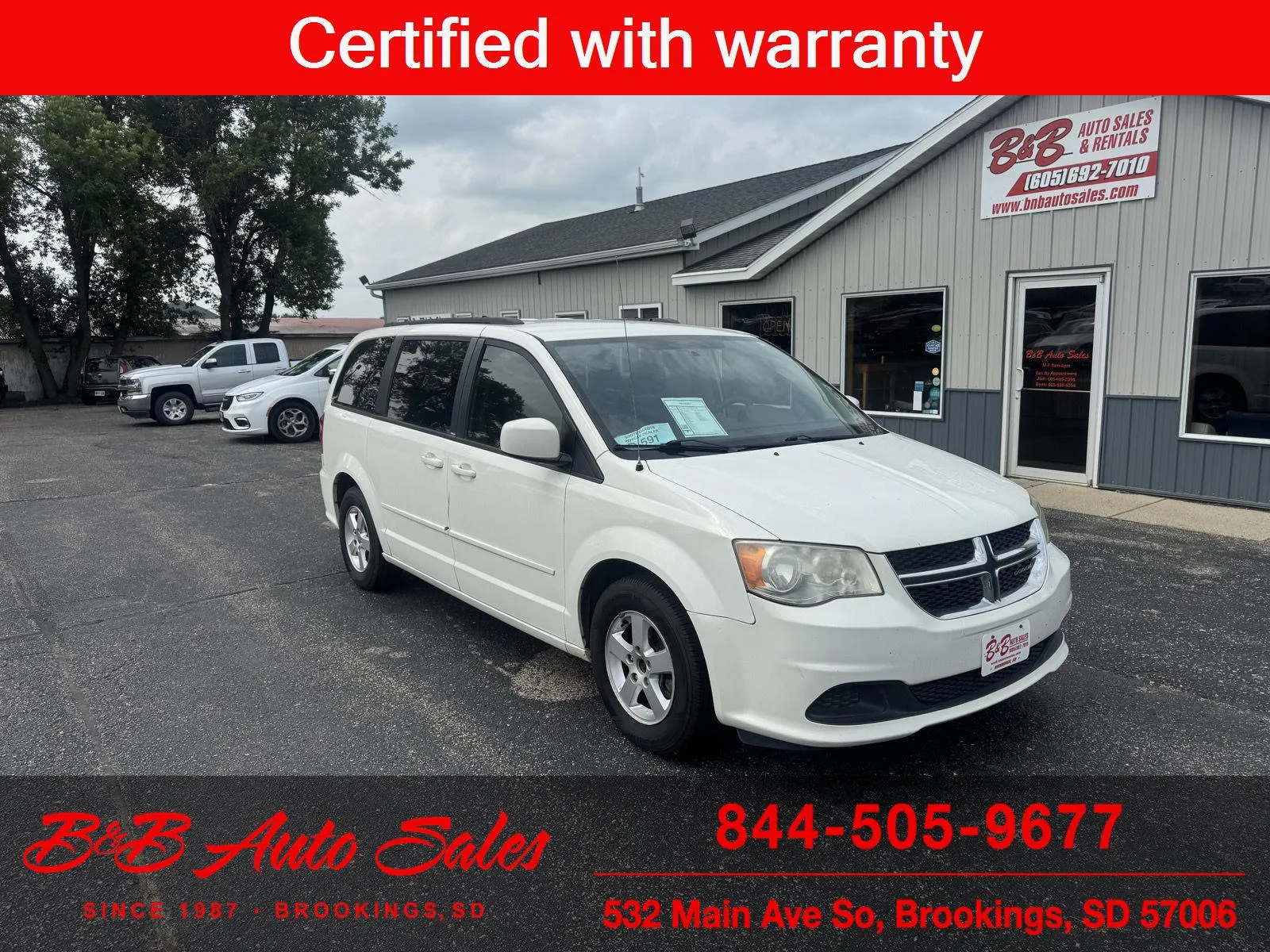 White 2013 Dodge Grand Caravan SXT for sale in Brookings, SD