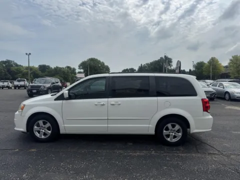 More photos of 2013 Dodge Grand Caravan SXT at B & B Auto Sales, SD