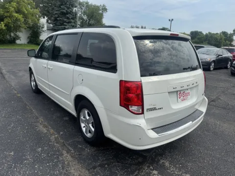 More photos of 2013 Dodge Grand Caravan SXT at B & B Auto Sales, SD