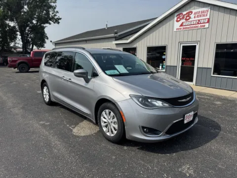 Silver 2017 Chrysler Pacifica Touring-L for sale in Brookings, SD