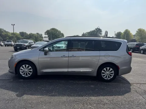 More photos of 2017 Chrysler Pacifica Touring-L at B & B Auto Sales, SD