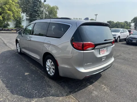 More photos of 2017 Chrysler Pacifica Touring-L at B & B Auto Sales, SD