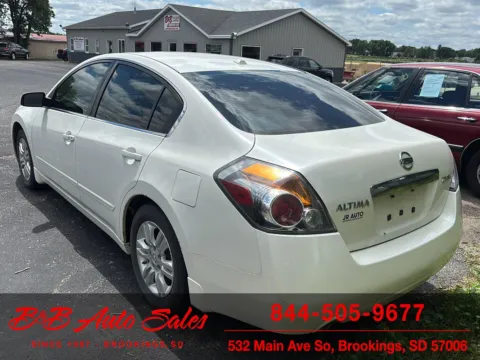 More photos of 2010 Nissan Altima 2.5 SL at B & B Auto Sales, SD