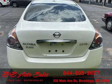 More photos of 2010 Nissan Altima 2.5 SL at B & B Auto Sales, SD