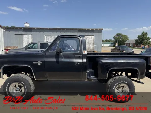 More photos of 1987 GMC 1/2 Ton Pickups V1500 at B & B Auto Sales, SD