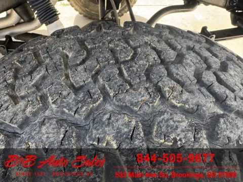 More photos of 1987 GMC 1/2 Ton Pickup V1500 at B & B Auto Sales, SD