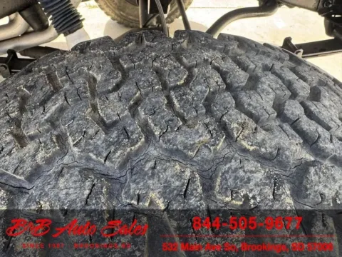 More photos of 1987 GMC V1500 at B & B Auto Sales, SD