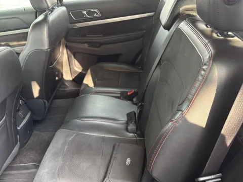 More photos of 2018 Ford Explorer XLT at B & B Auto Sales, SD