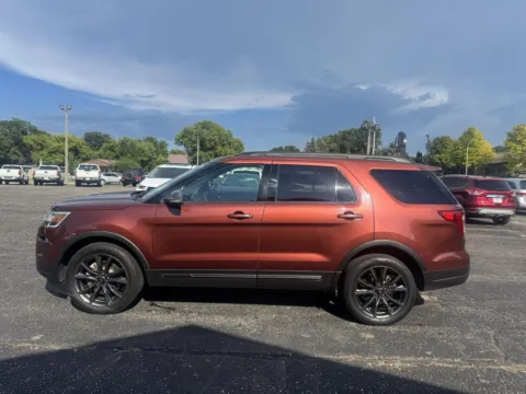 More photos of 2018 Ford Explorer XLT at B & B Auto Sales, SD