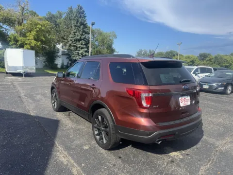 More photos of 2018 Ford Explorer XLT at B & B Auto Sales, SD