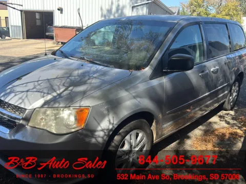 Silver 2014 Dodge Grand Caravan SE for sale in Brookings, SD