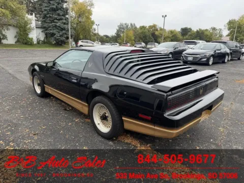 More photos of 1986 Pontiac Firebird Trans Am at B & B Auto Sales, SD