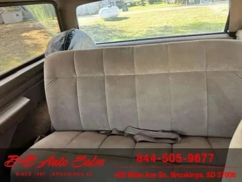 More photos of 1986 Ford Bronco at B & B Auto Sales, SD