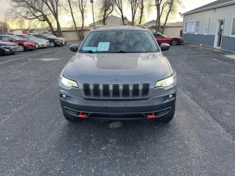 Photos of 2019 Jeep Cherokee Trailhawk for sale in Brookings, SD at B & B Auto Sales