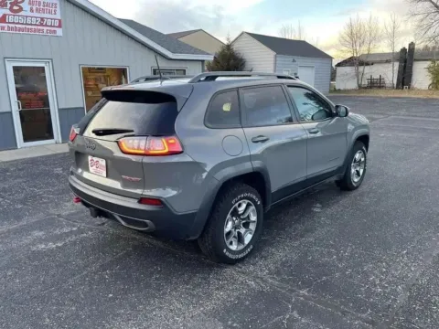 More photos of 2019 Jeep Cherokee Trailhawk at B & B Auto Sales, SD