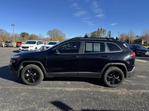 More photos of 2018 Jeep Cherokee Latitude at B & B Auto Sales, SD