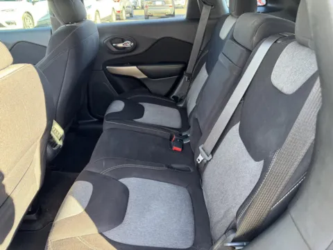 More photos of 2018 Jeep Cherokee Latitude at B & B Auto Sales, SD