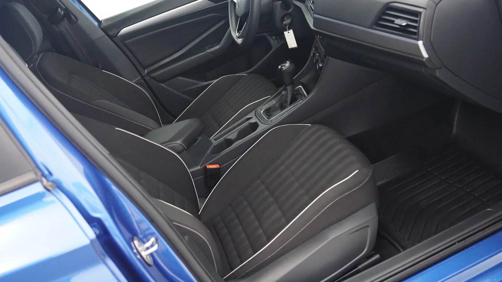 More photos of 2023 Volkswagen Jetta Sport at Auto City, CA