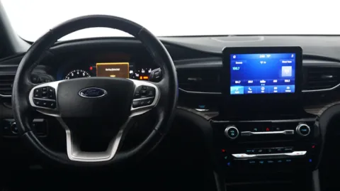 More photos of 2023 Ford Explorer Limited at Auto City, CA