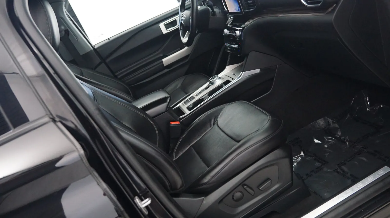 More photos of 2023 Ford Explorer Limited at Auto City, CA