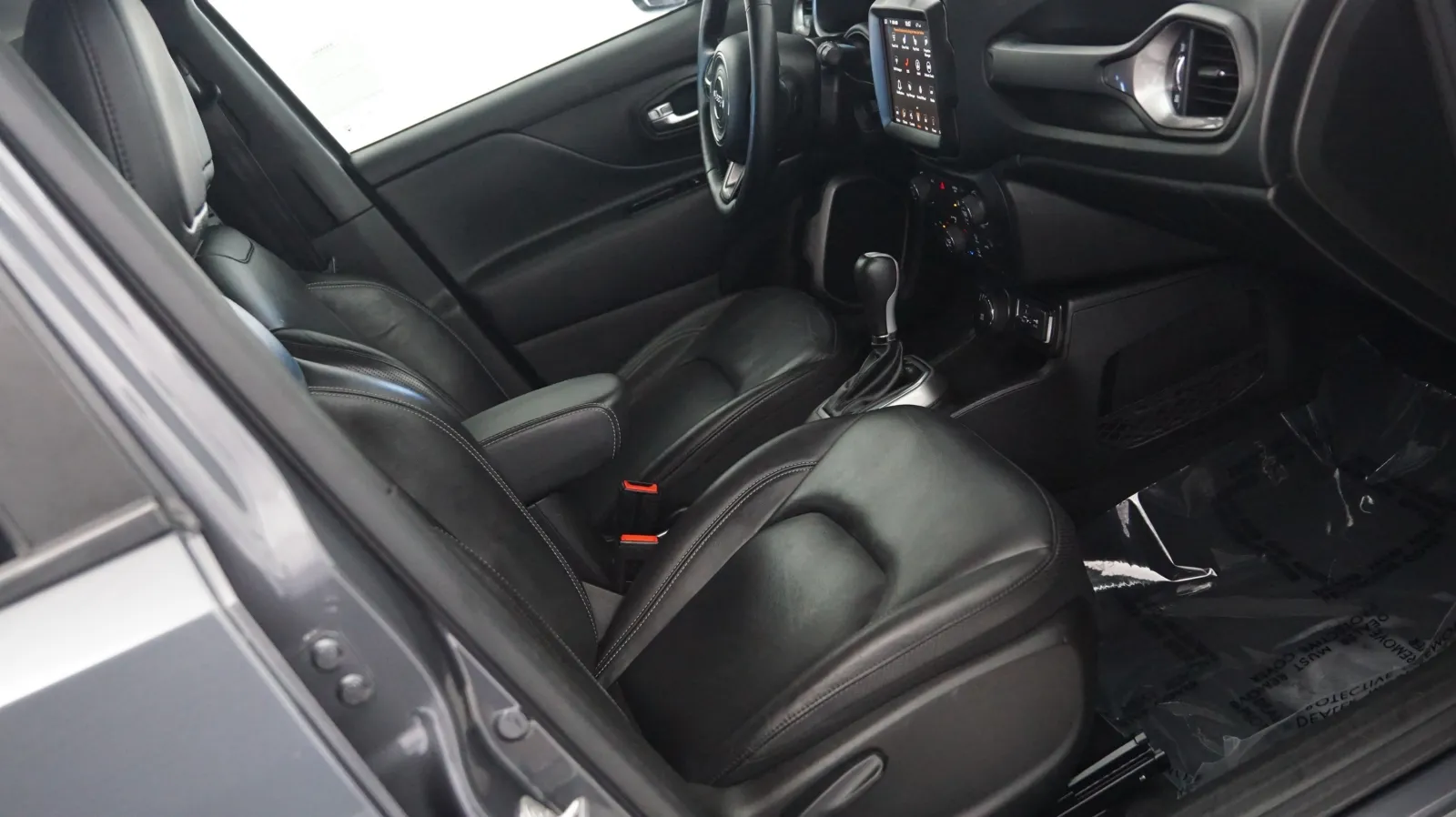 More photos of 2022 Jeep Renegade Limited at Auto City, CA