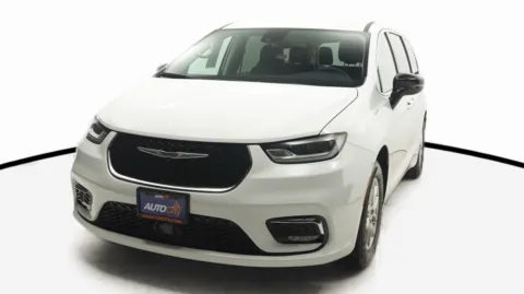White 2024 Chrysler Pacifica Touring L for sale in El Cajon, CA