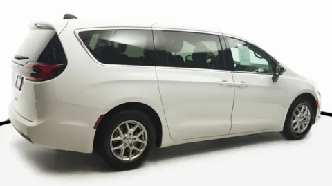 More photos of 2024 Chrysler Pacifica Touring L at Auto City, CA