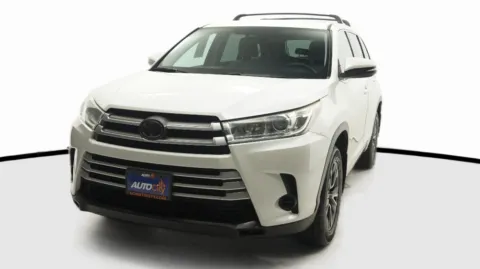 White 2018 Toyota Highlander LE for sale in El Cajon, CA