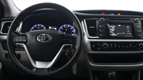 More photos of 2018 Toyota Highlander LE at Auto City, CA