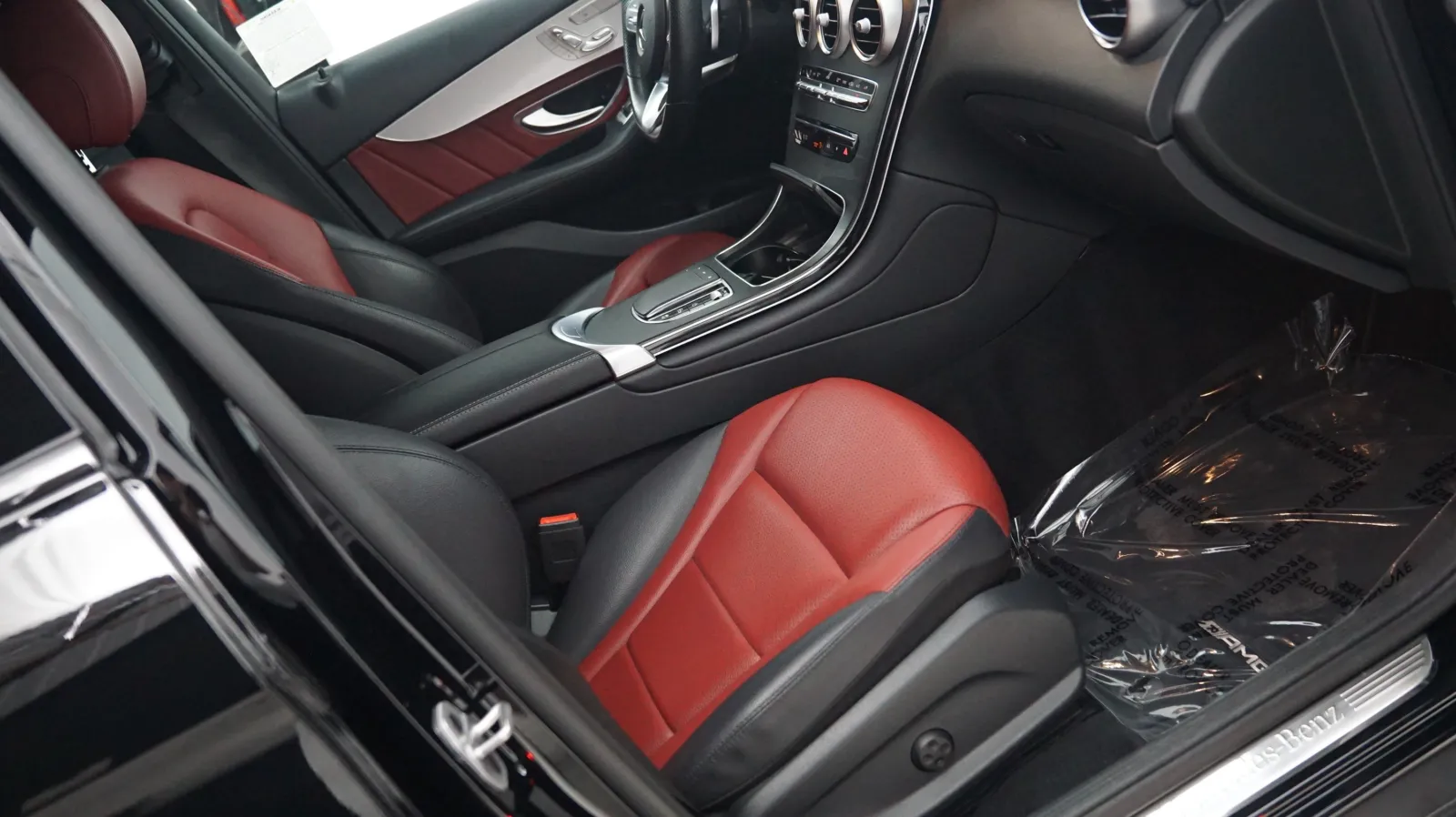 More photos of 2022 Mercedes-Benz GLC 300 at Auto City, CA