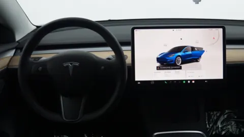 More photos of 2022 Tesla Model 3 Long Range at Auto City, CA