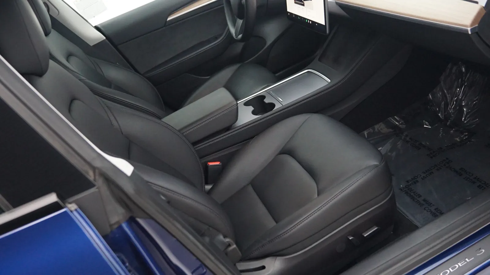 More photos of 2022 Tesla Model 3 Long Range at Auto City, CA