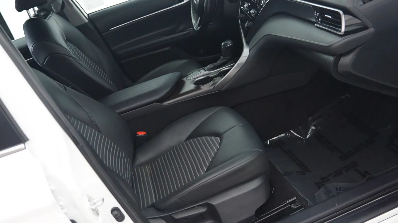 More photos of 2024 Toyota Camry SE at Auto City, CA