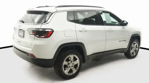 More photos of 2024 Jeep Compass Latitude at Auto City, CA