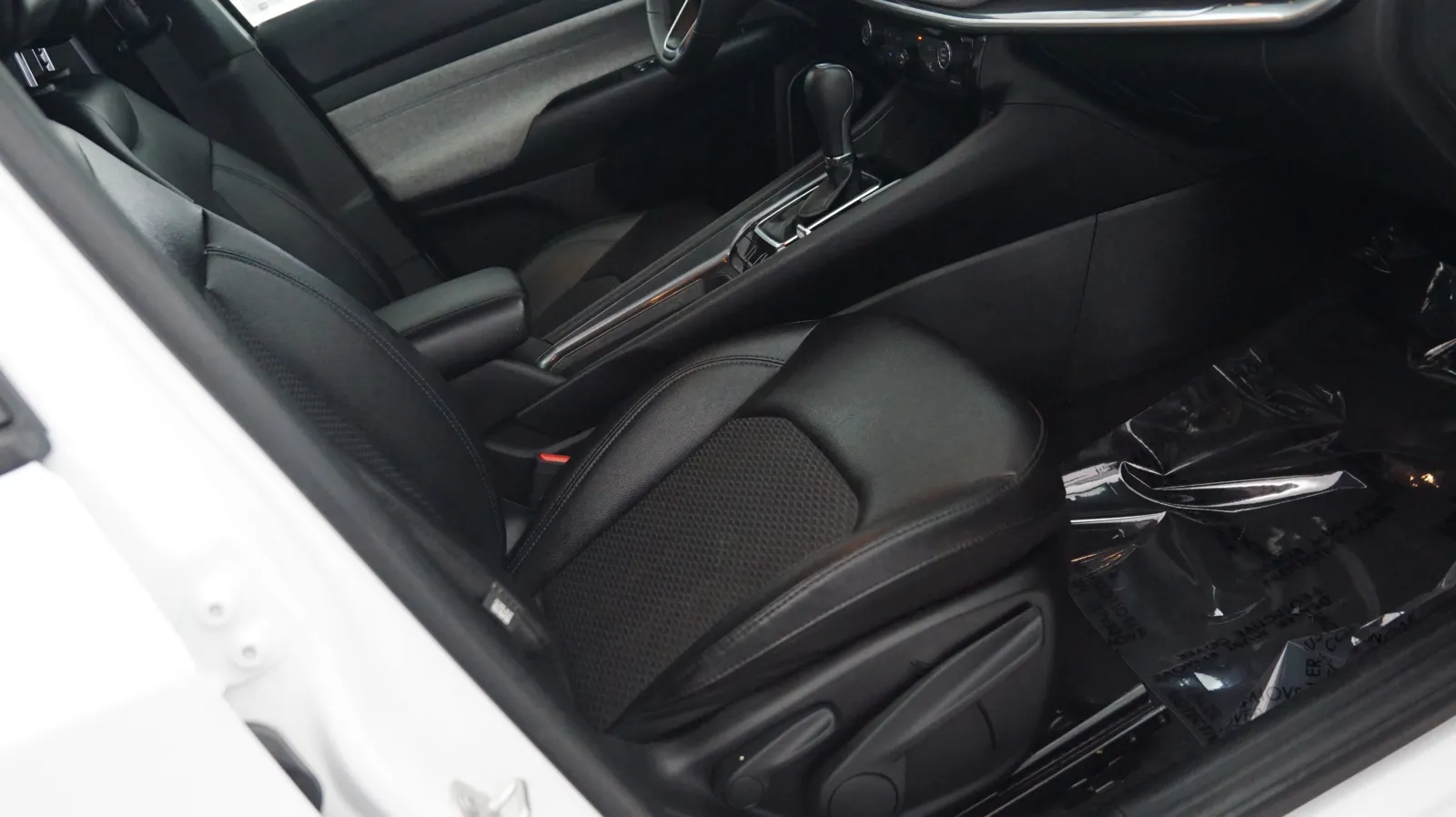 More photos of 2024 Jeep Compass Latitude at Auto City, CA