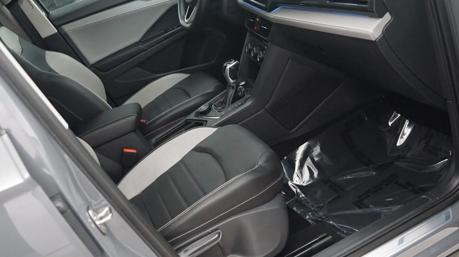 More photos of 2023 Volkswagen Taos SEL at Auto City, CA