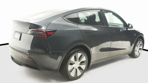 More photos of 2024 Tesla Model Y Long Range at Auto City, CA