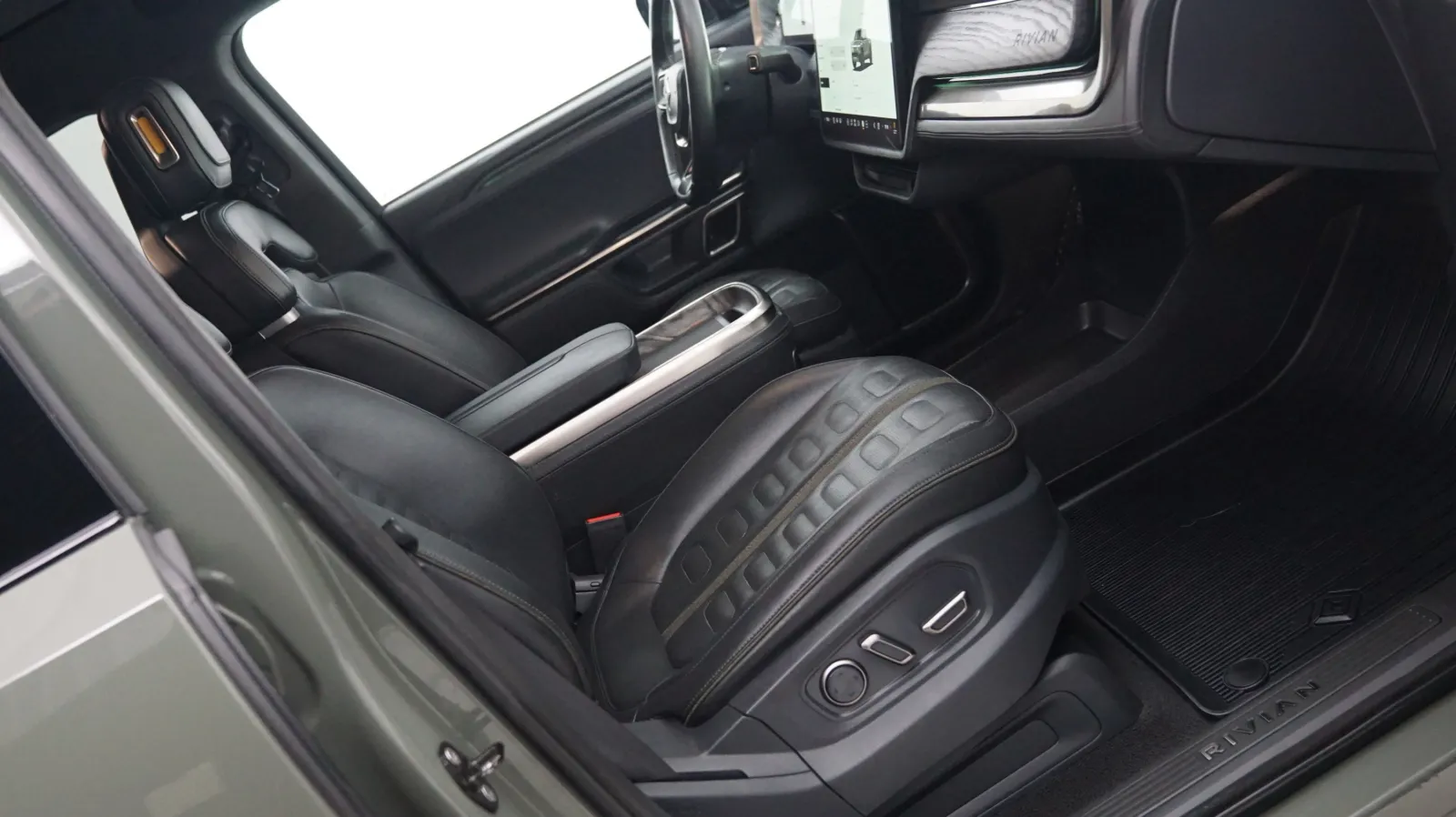 More photos of 2022 Rivian R1T Launch Edition at Auto City, CA